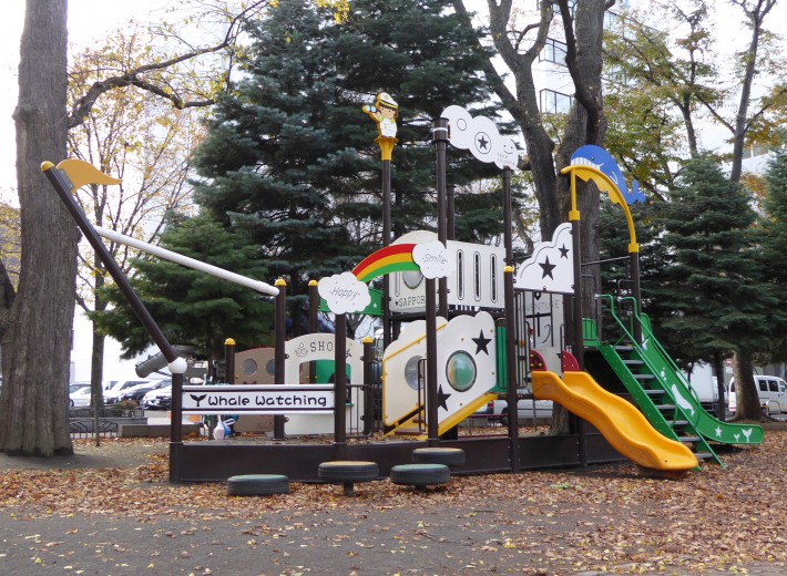 札幌市　大通公園　舟の形のコンビネーション1